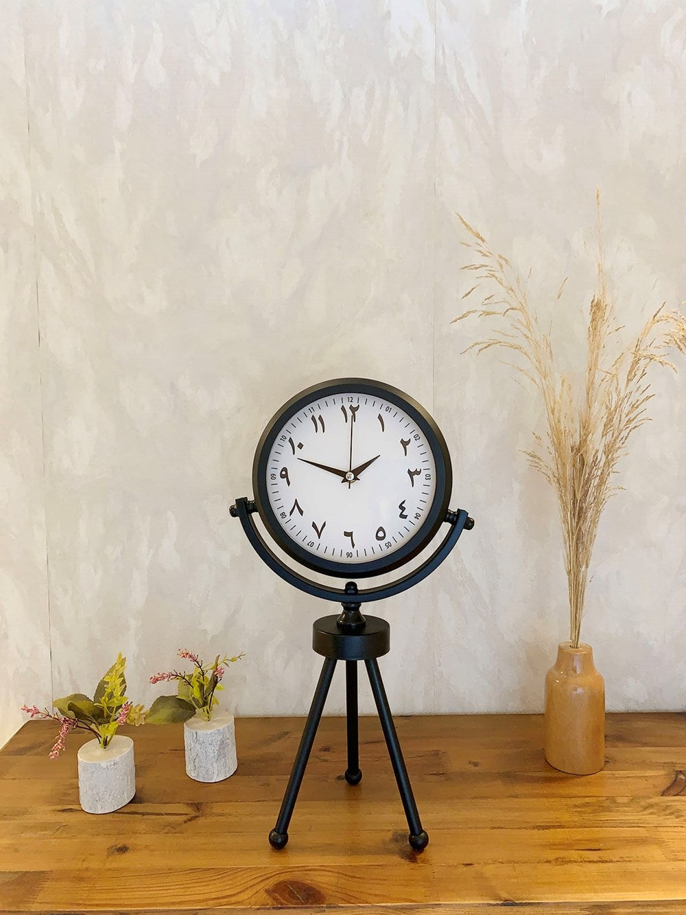 Siyah Metal Mini Tripod Farsça Masa Saati 45×26 cm