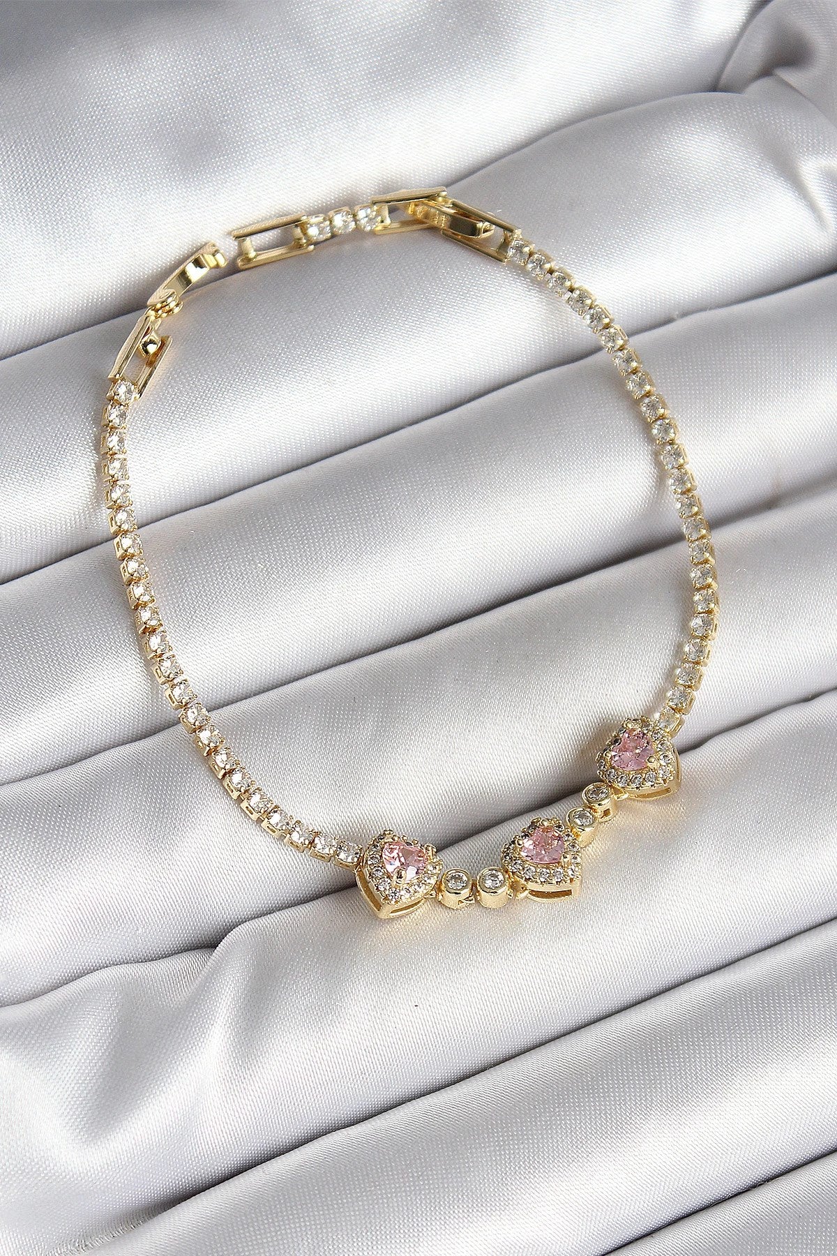Mey İthalat® Pirinç Sıralı Pembe Kalp Figürlü Zirkon Taşlı Gold Renk Kadın Bileklik