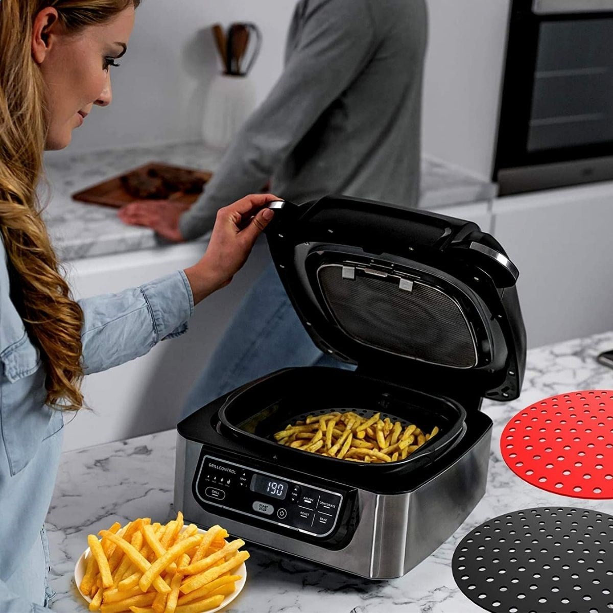 Renkli Isıya Dayanıklı Yıkanılabilir Silikon Fırın Ve Airfryer Yuvarlak Pişirme Matı 23 Cm