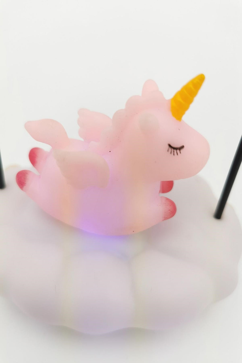 Işık Altında Sallanan Renk Değiştiren Unicornlu Gece Lambası