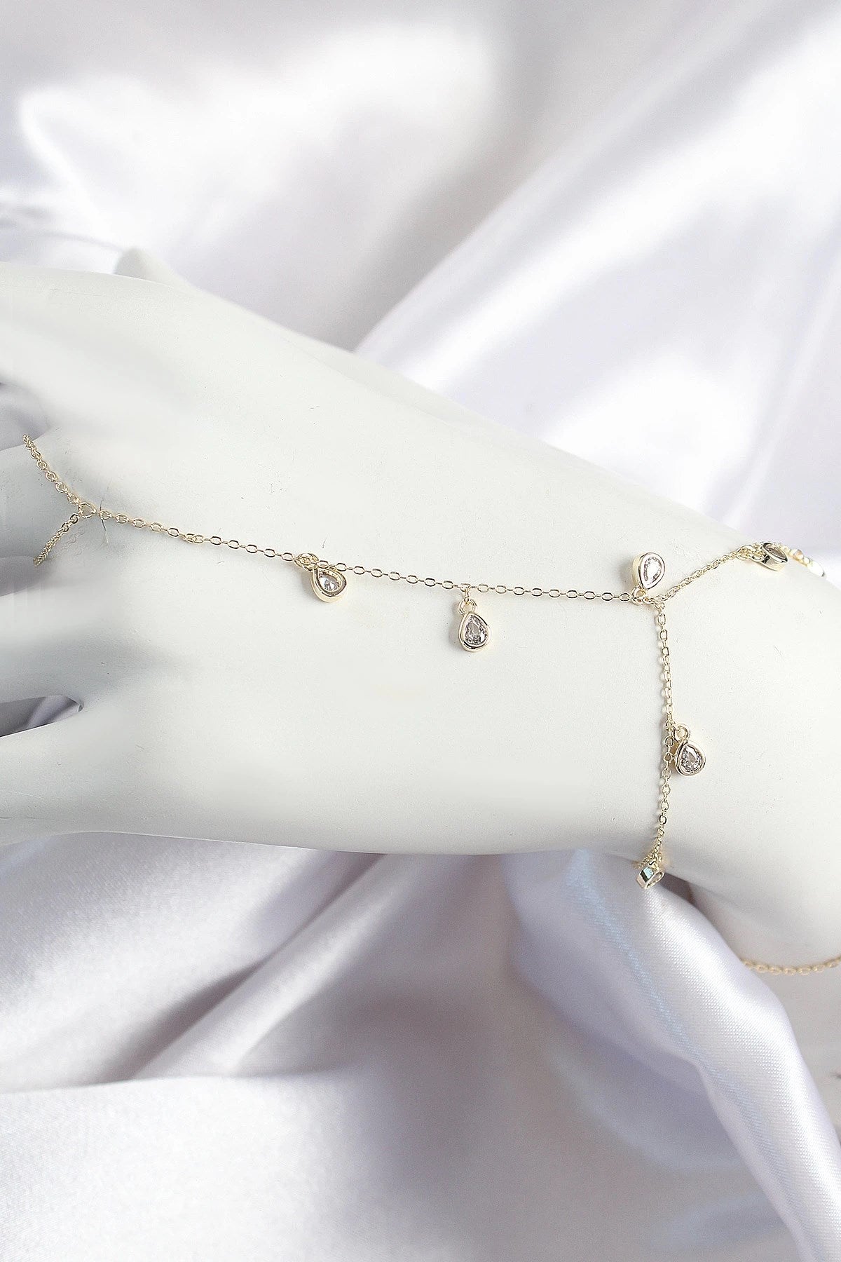 Mey İthalat® Pirinç Zirkon Taşlı Sallantılı Damla Model Gold Renk Kadın Şahmeran