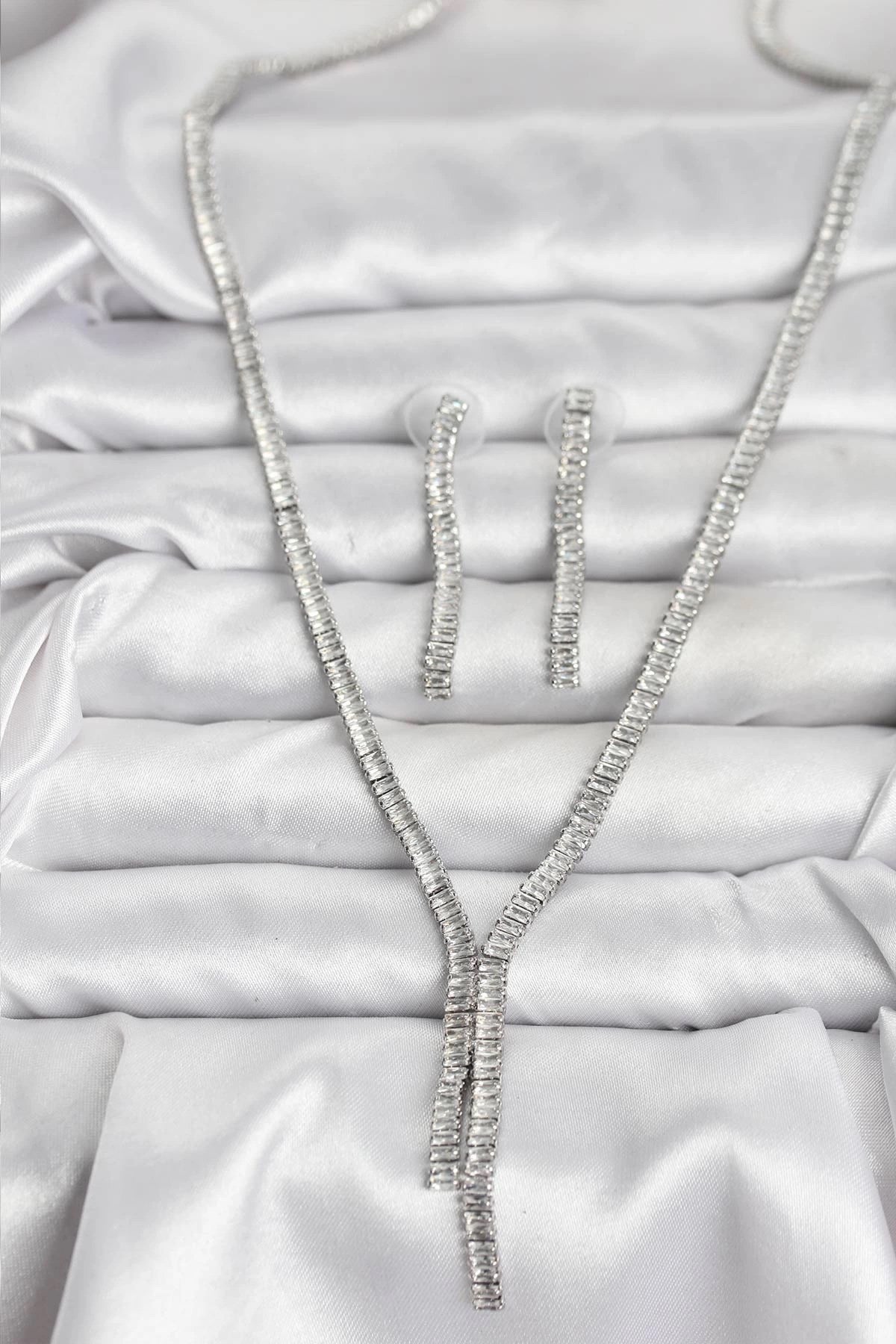 Mey İthalat® Gümüş Renk Baget Zirkon Taşlı Kadın Kolye Küpe Set