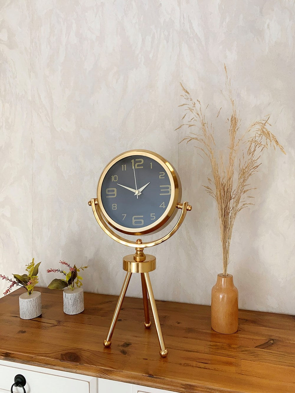 Gold Metal Mini Tripod Siyah İnci Masa Saati 45×26 cm – Şık ve Modern Dekoratif Tasarım