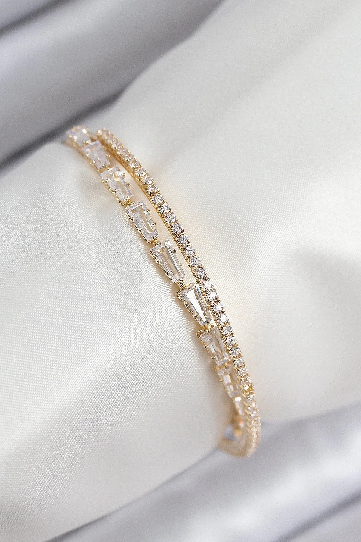 Mey İthalat® Pirinç Zirkon Taşlı Su Yolu Model Gold Renk Kadın Bileklik