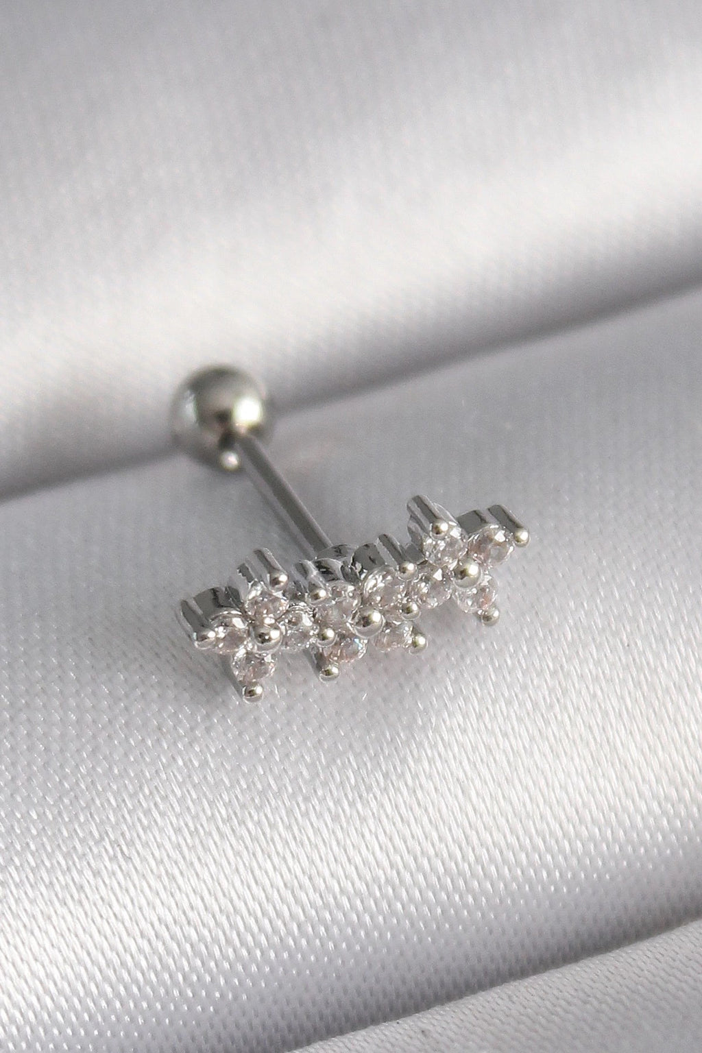 Mey İthalat® 316L Çelik Gümüş Renk Zirkon Taşlı Yonca Tragus Piercing