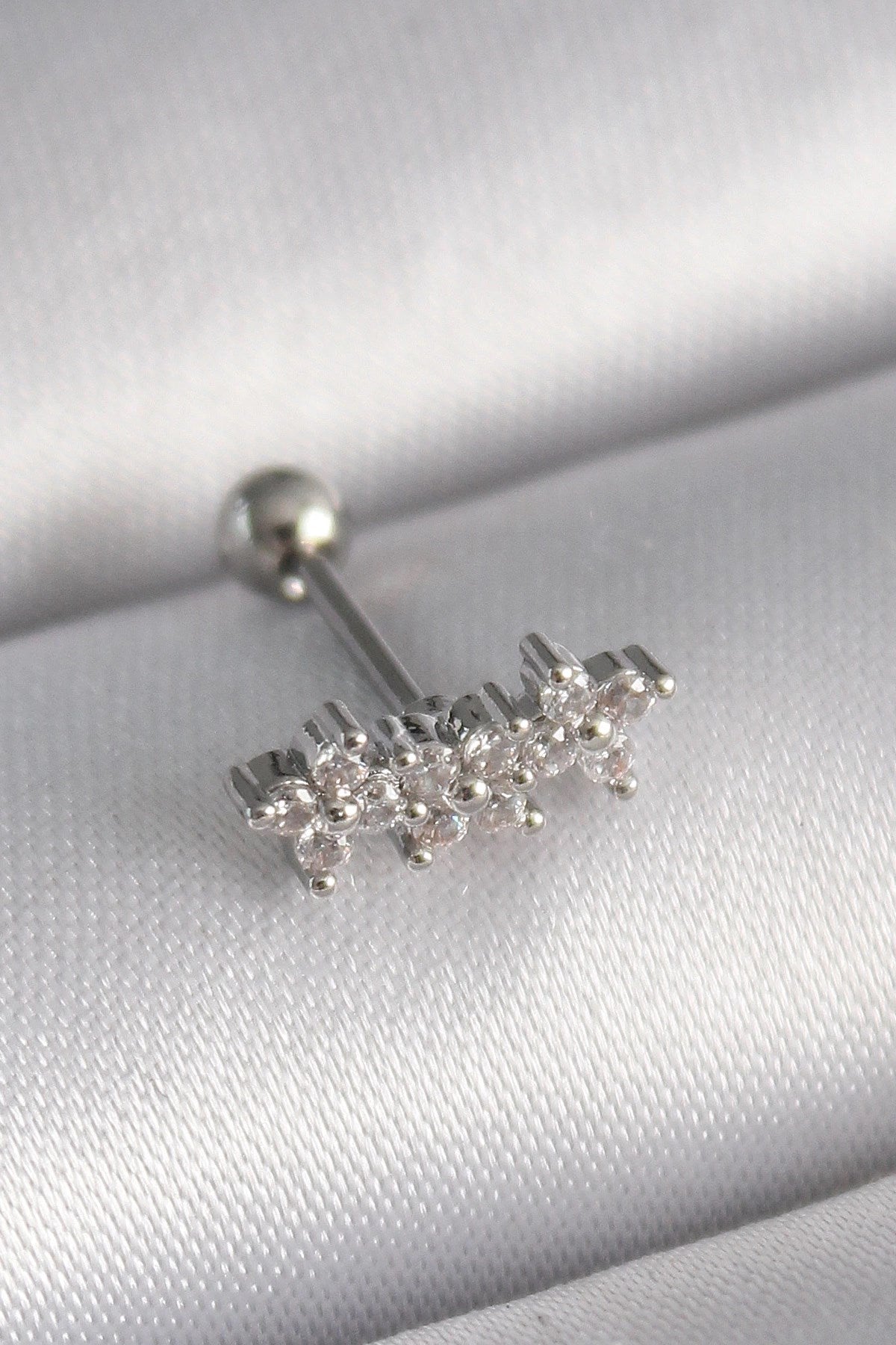 Mey İthalat® 316L Çelik Gümüş Renk Zirkon Taşlı Yonca Tragus Piercing