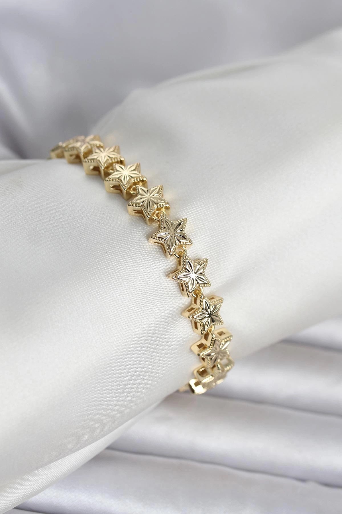 Mey İthalat® Pirinç Gold Renk Yıldız Model Kadın Bileklik