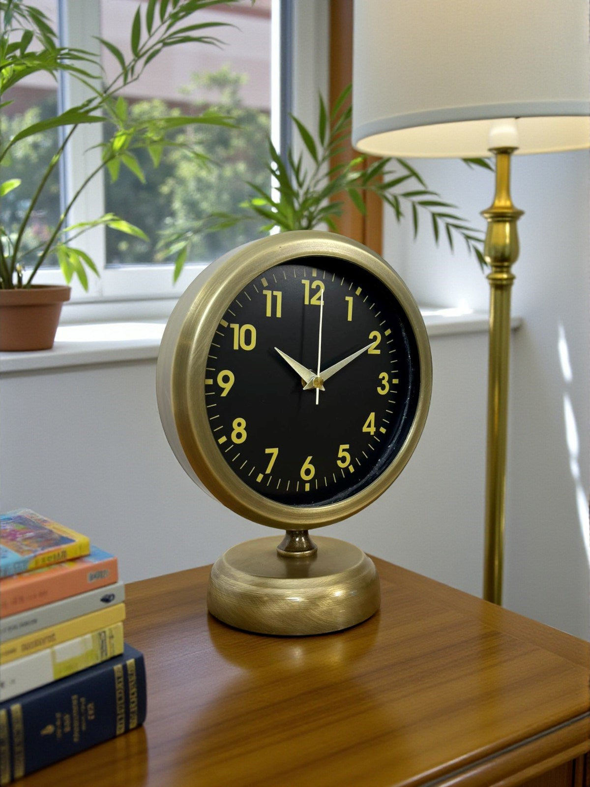 Retro Elegance 25 x 20 Cm Eskitme Metal Masa Saati