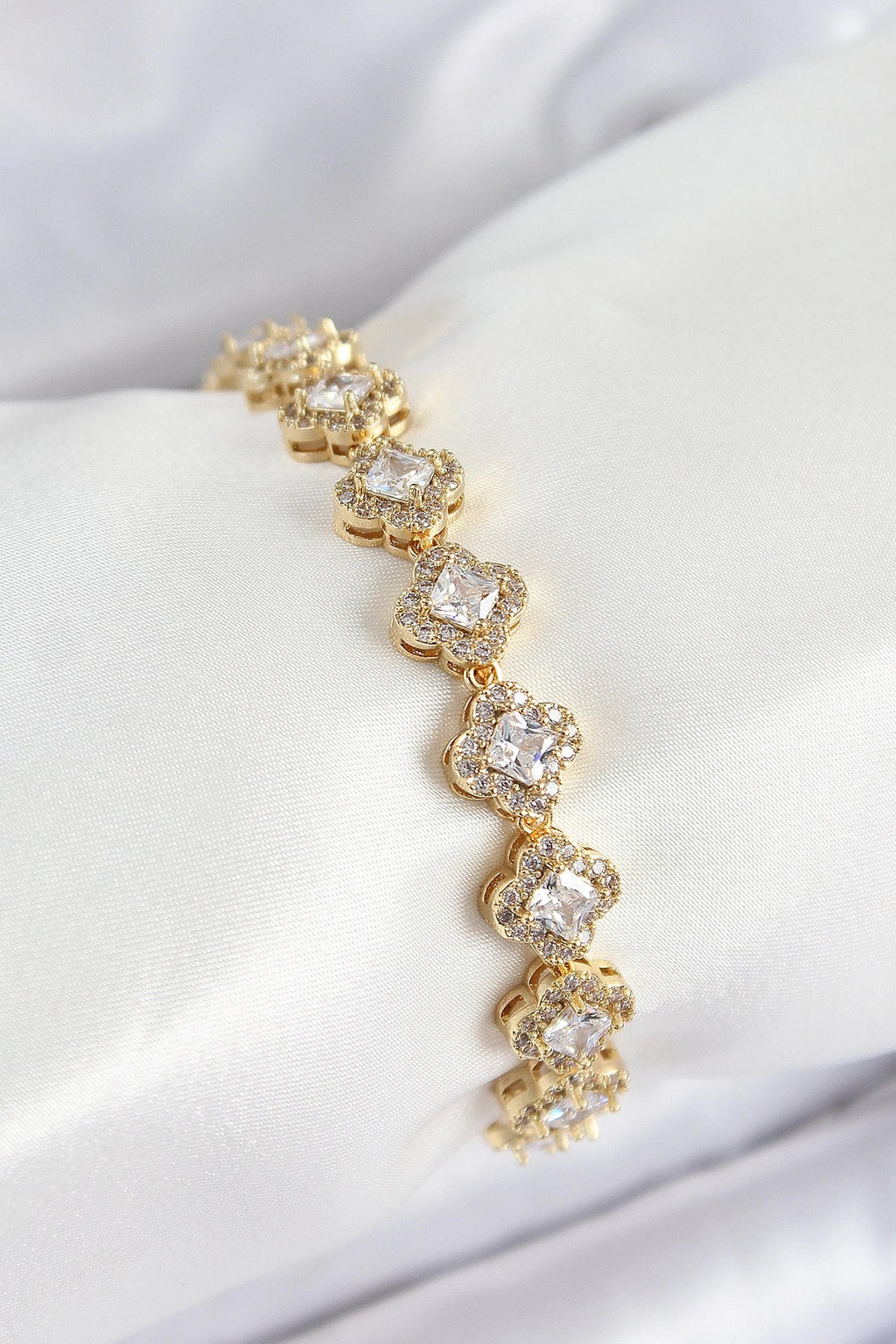 Mey İthalat® Pirinç Zirkon Taşlı Yonca Baget Model Gold Renk VIP Seri Kadın Bileklik