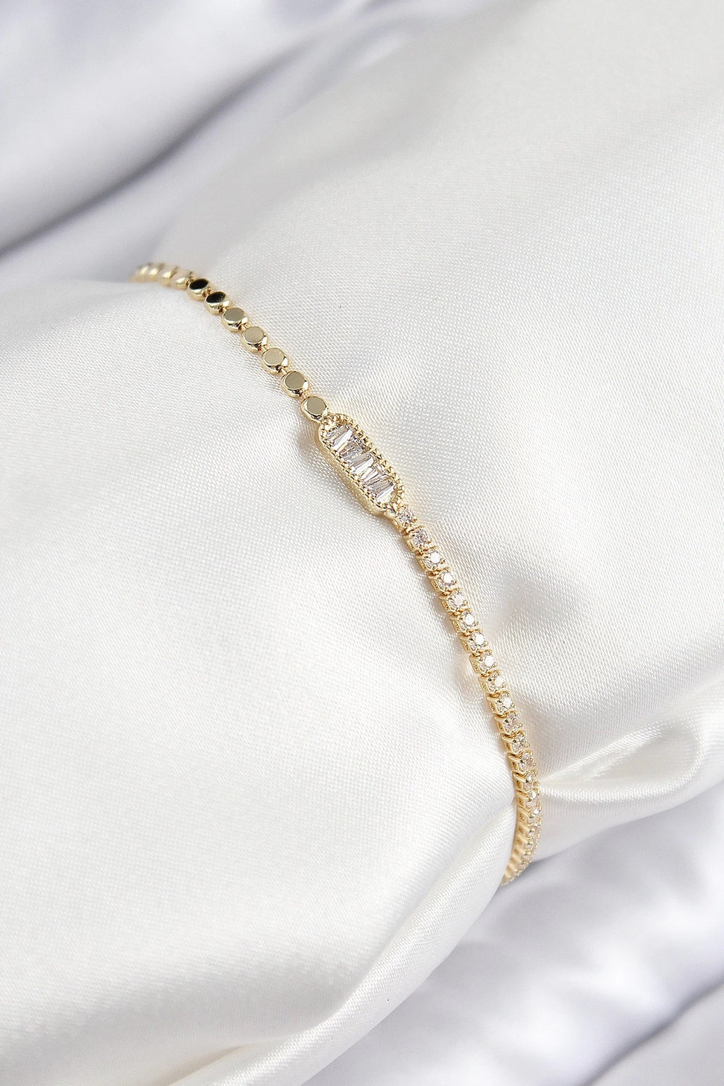 Mey İthalat® Pirinç Zirkon Taşlı Dikdörtgen Model Ezme Zincir Gold Renk Kadın Bileklik