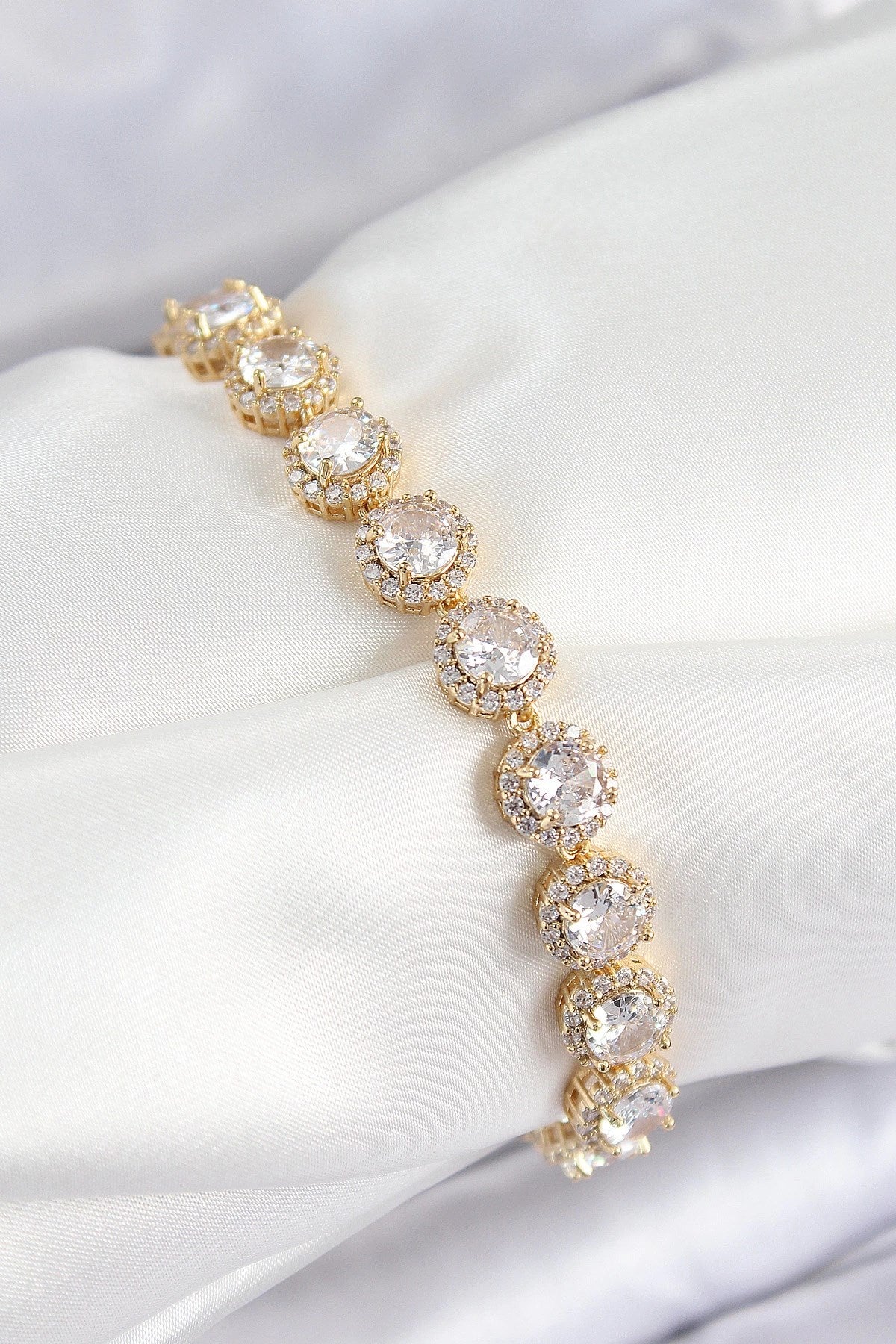 Mey İthalat® Pirinç Zirkon Taşlı Daire Baget Model Gold Renk VIP Seri Kadın Bileklik
