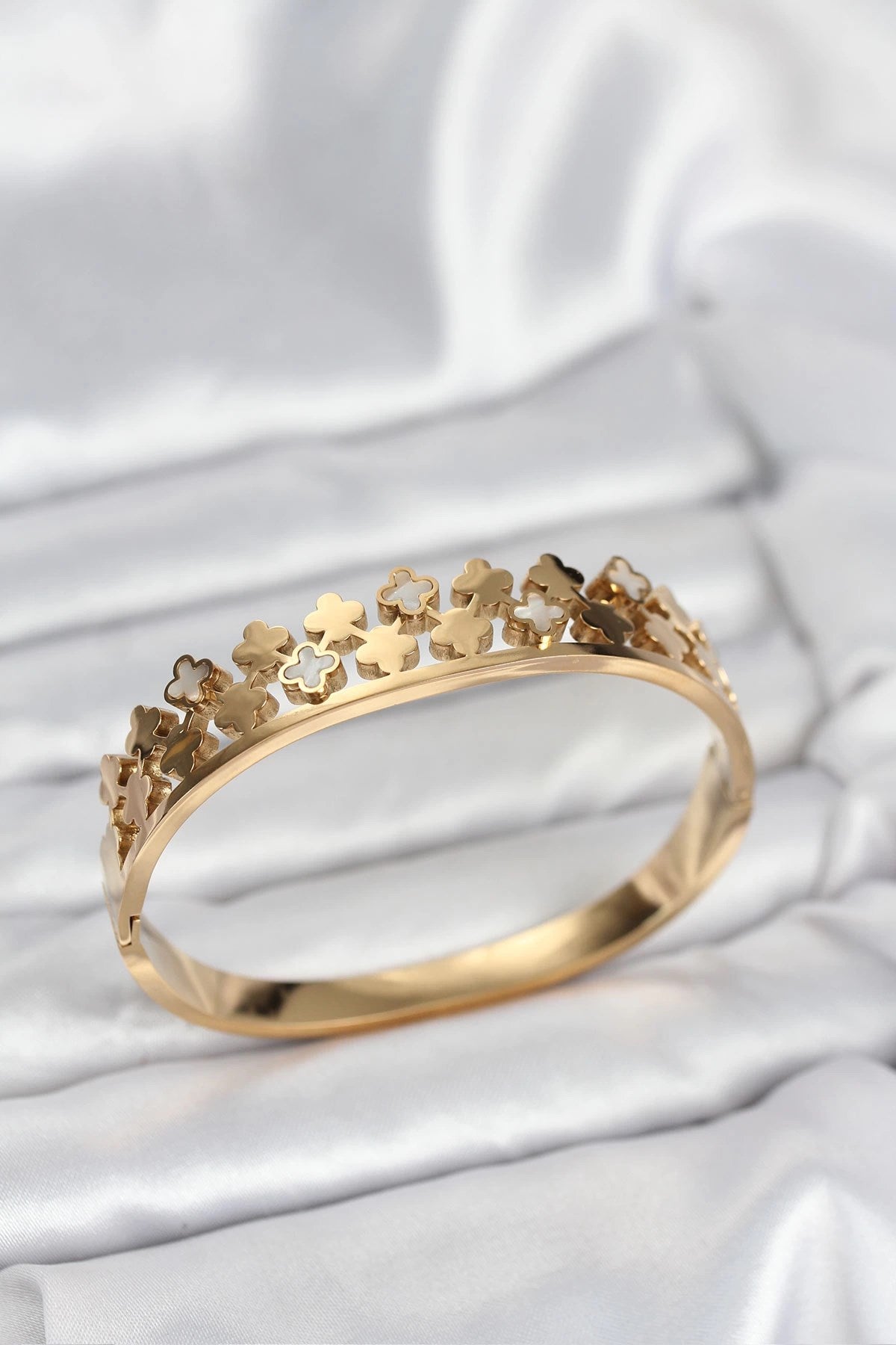 Mey İthalat® 316L Çelik Gold Renk Minimal Yoncalı Kadın Kelepçe Bileklik