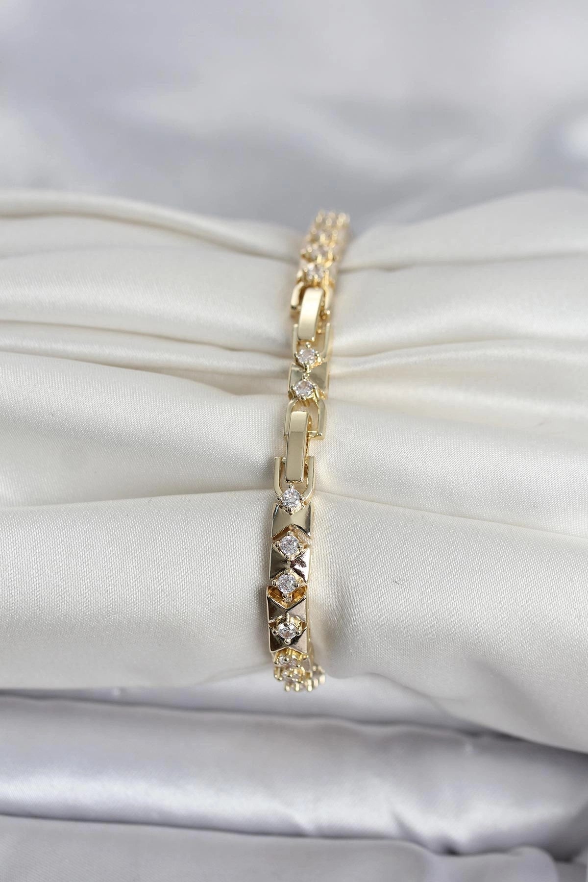 Mey İthalat® Pirinç Gold Renk Zirkon Taşlı Kadın Bileklik