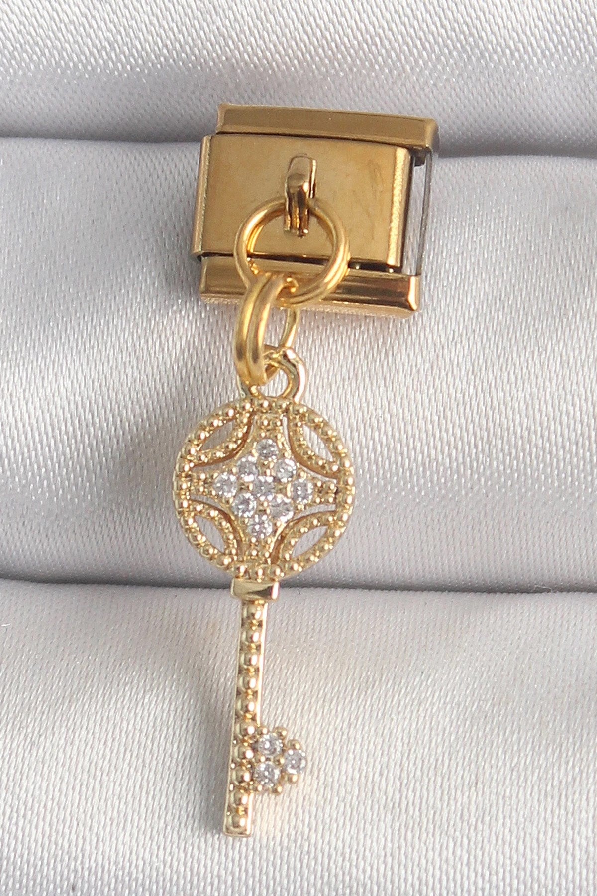 Mey İthalat® 316L Çelik Gold Renk Sallantı Zirkon Taşlı Anahtar Model Nomination Charm