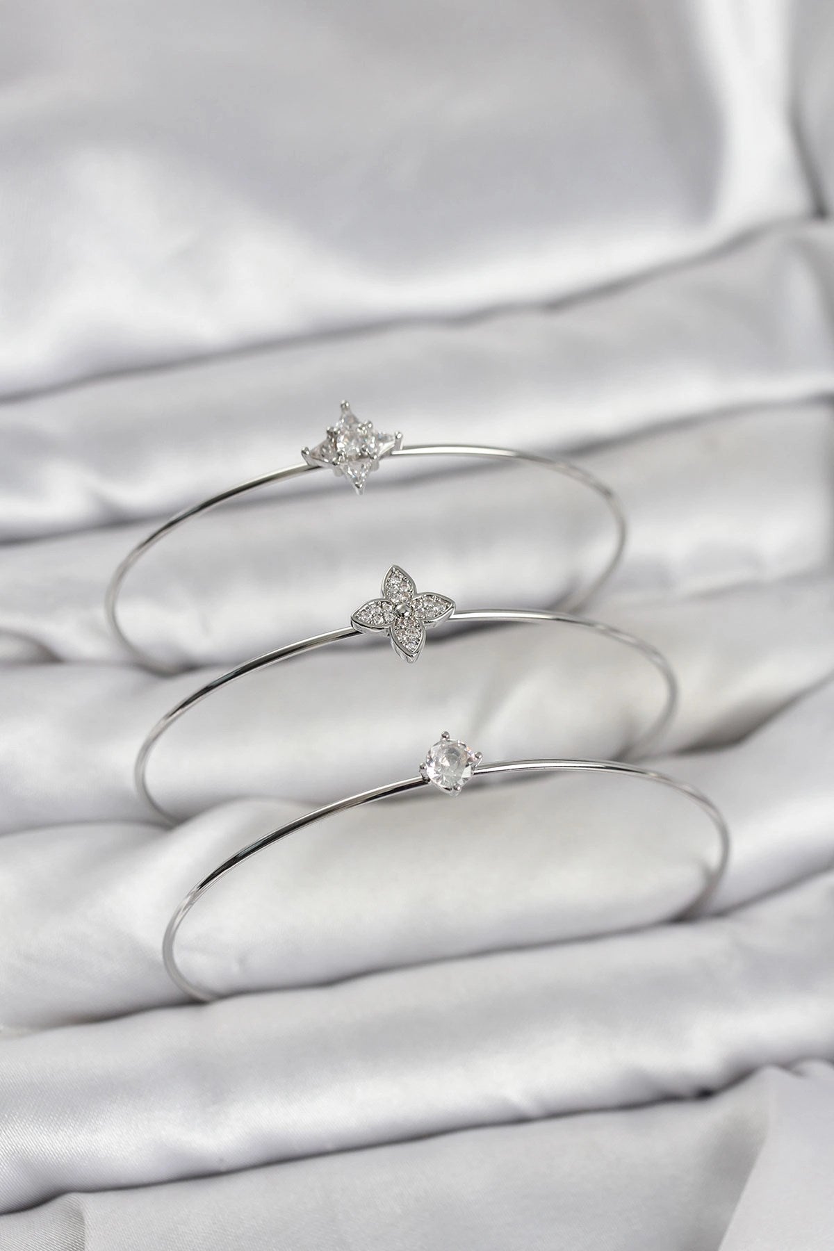 Mey İthalat® Zirkon Taşlı Gümüş Renk Yonca Model 3'lü Kadın Bileklik Kombini