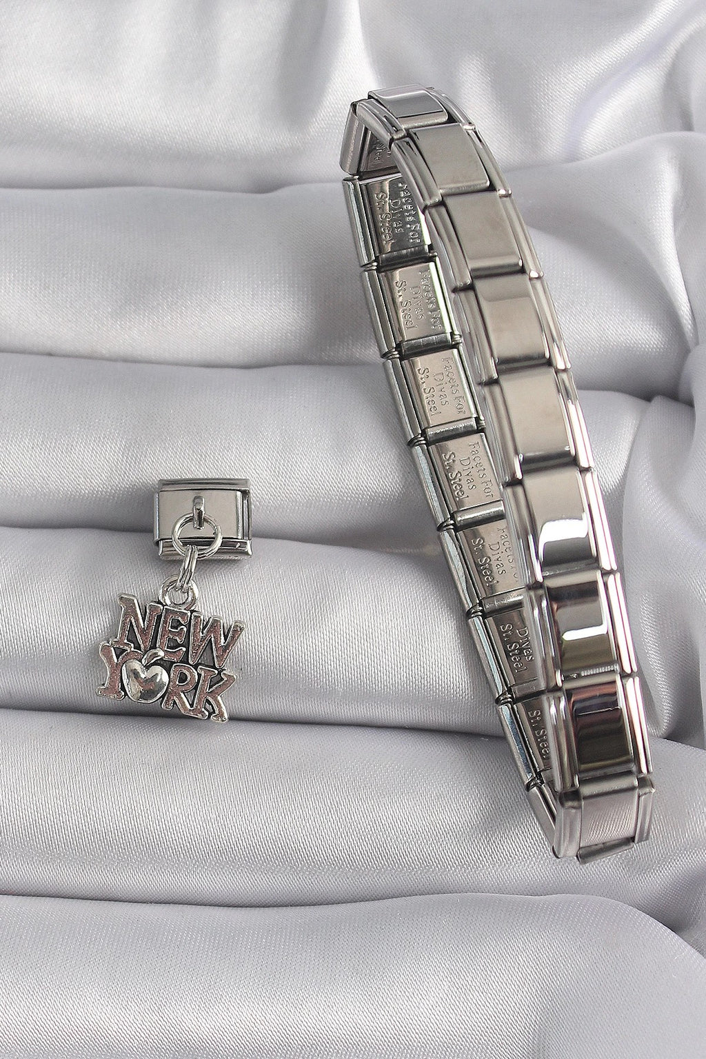 Mey İthalat® 316L Çelik Gümüş Renk Sallantı New York Yazı Model Nomination Charm