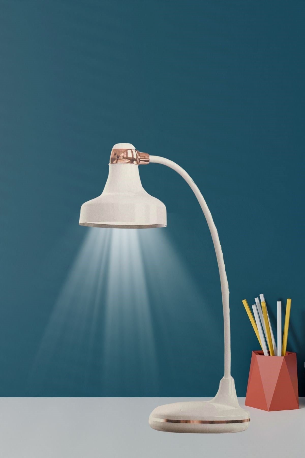 Dokunmatik 3 Farklı LED Işıklı Çalışma Masası Üstü Lamba