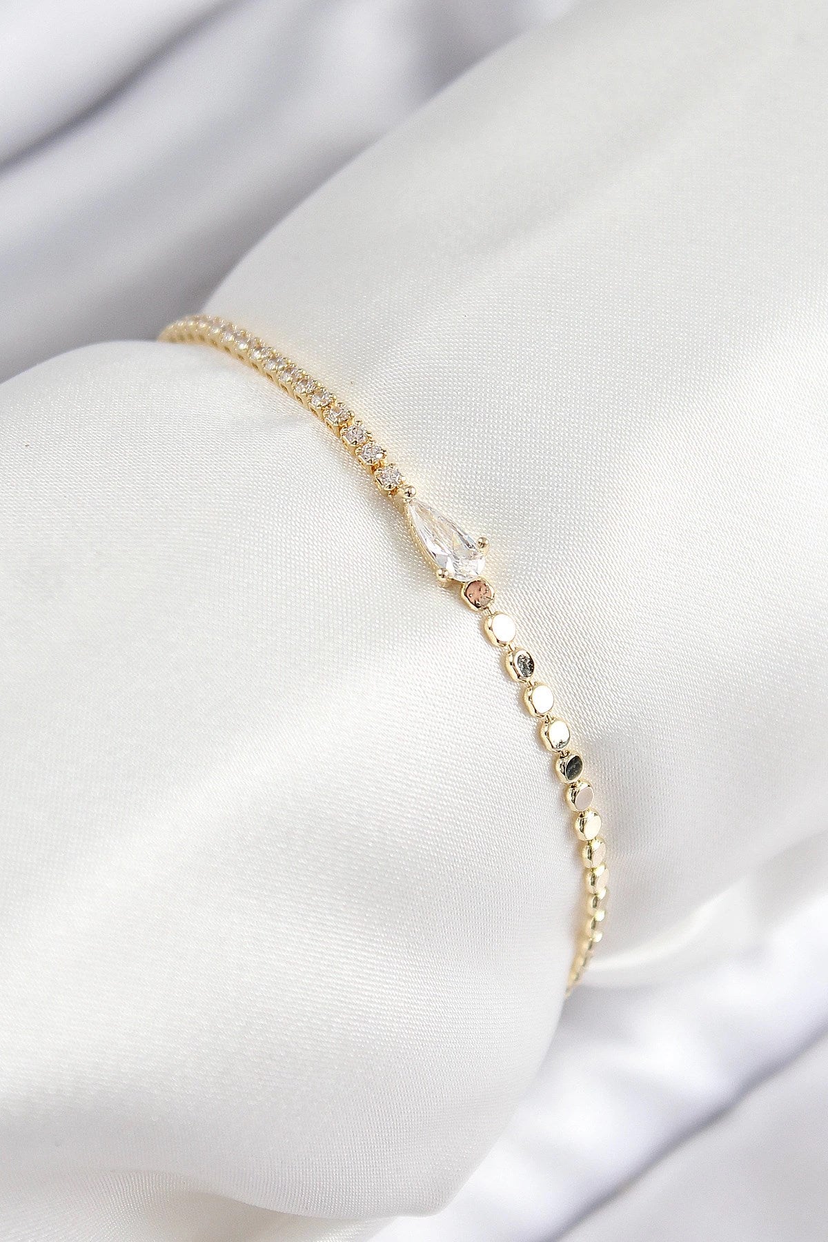 Mey İthalat® Pirinç Zirkon Taşlı Damla Model Ezme Zincir Gold Renk Kadın Bileklik