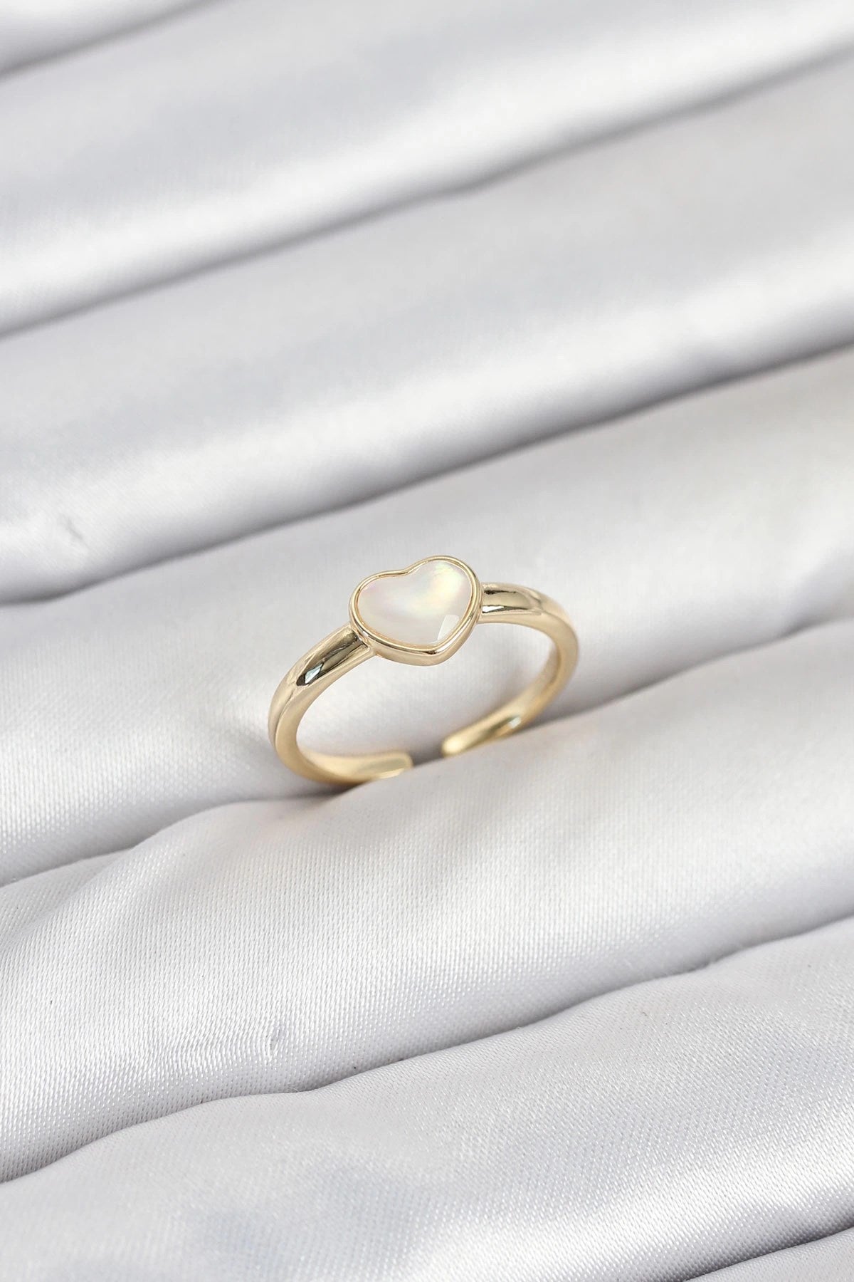 Mey İthalat® Pirinç Gold Renk Kalpli Kadın Yüzük