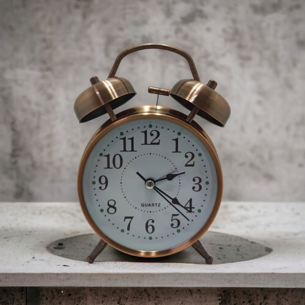 Nostaljik Çalar Saat – Retro Tasarım, Sessiz Akan Mekanizma, Yüksek Sesli Alarm, Masa ve Komodin İçin Dekoratif Saat