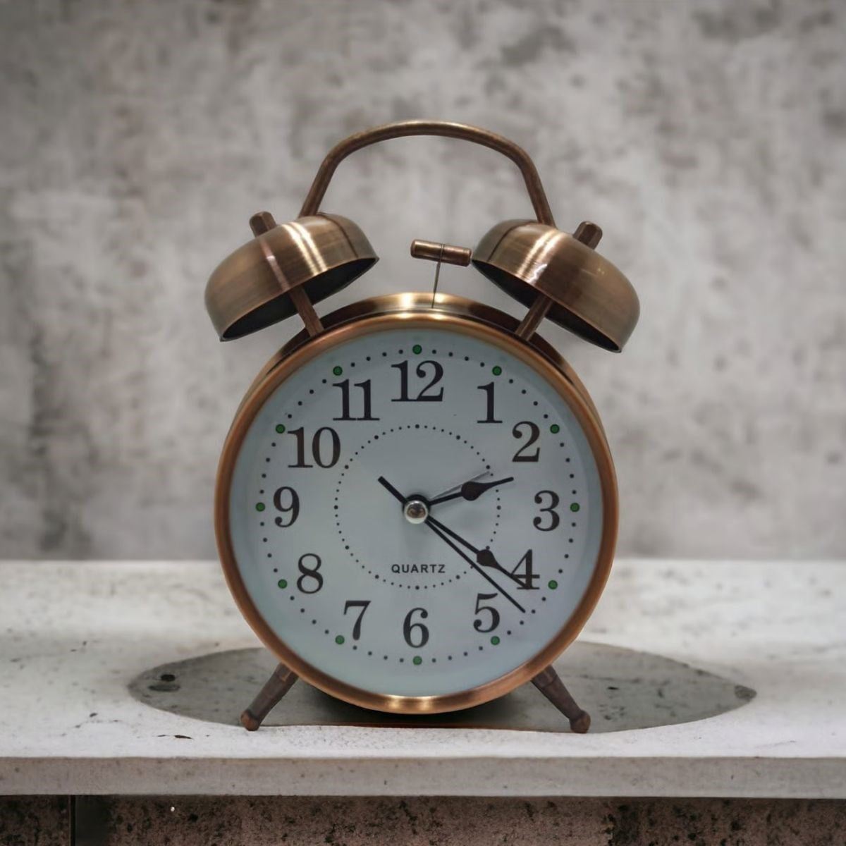 Nostaljik Çalar Saat – Retro Tasarım, Sessiz Akan Mekanizma, Yüksek Sesli Alarm, Masa ve Komodin İçin Dekoratif Saat