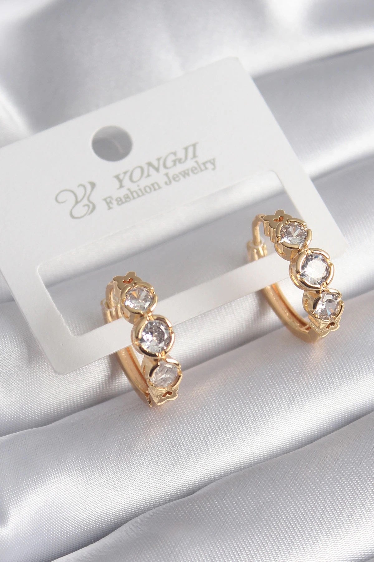 Mey İthalat® Pirinç Gold Renk Zirkon Taşı Kalp Detay Kadın Küpe