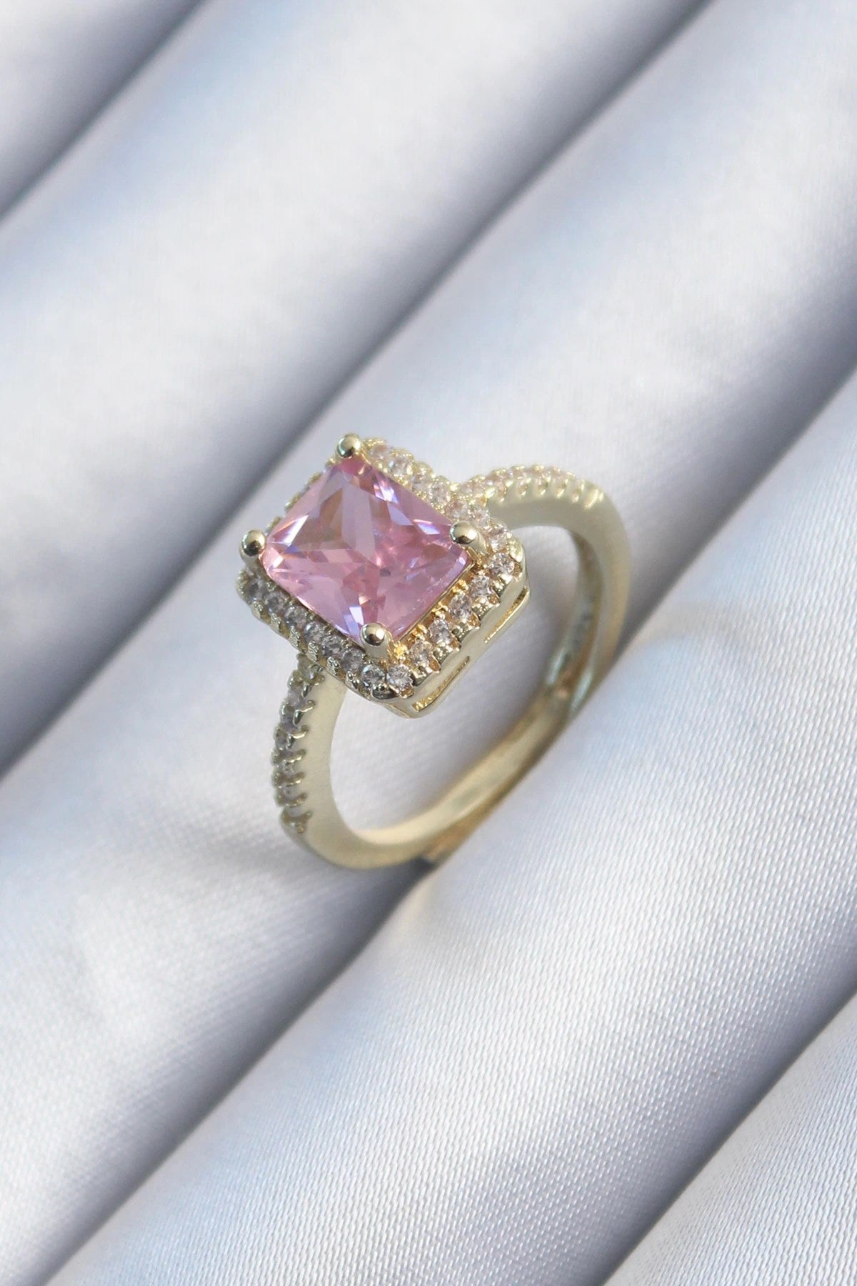 Mey İthalat® Pirinç Gold Renk Pembe Zirkon Taşlı Kadın Yüzük