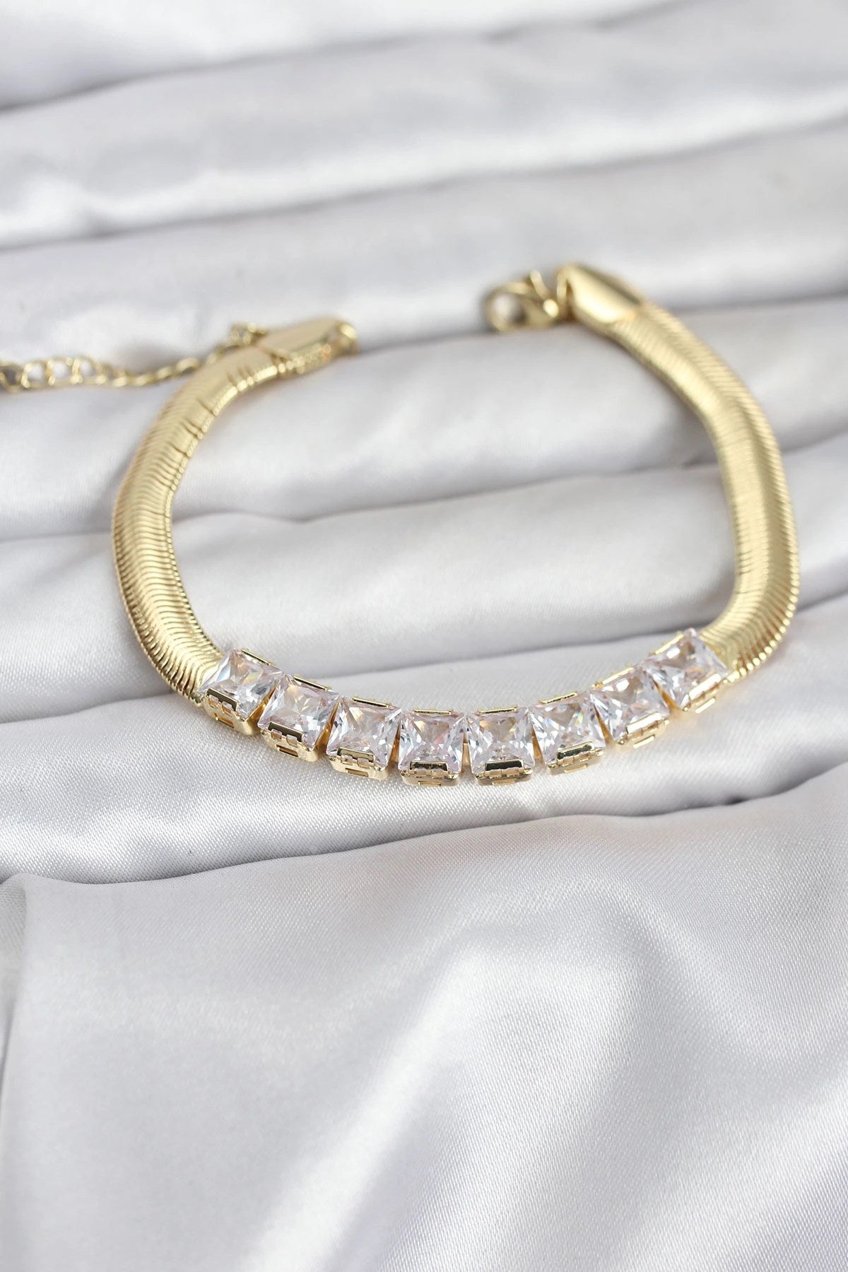 Mey İthalat® 316L Çelik Gold Renk Kare Zirkon Taşlı Yılan Zincirli Kadın Bileklik