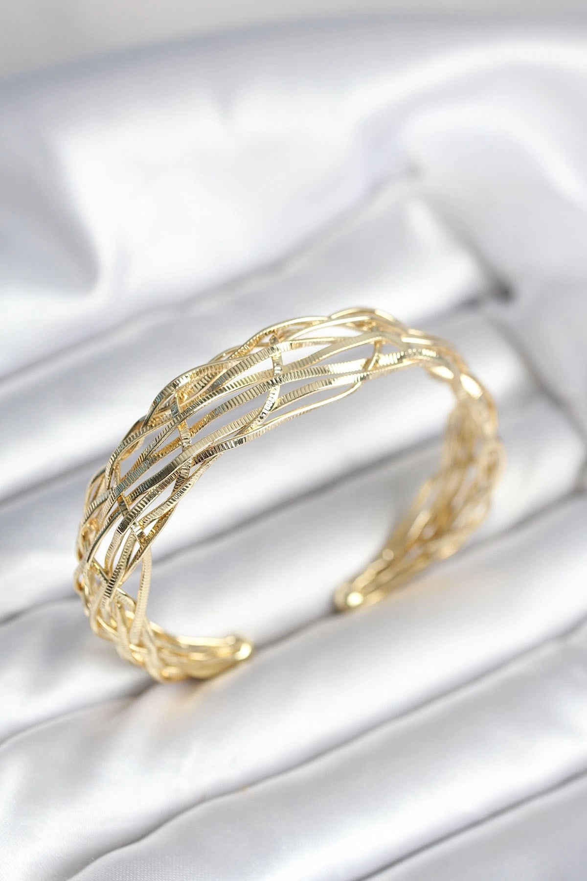 Mey İthalat® Gold Renk Pirinç Vintage Kadın Bileklik