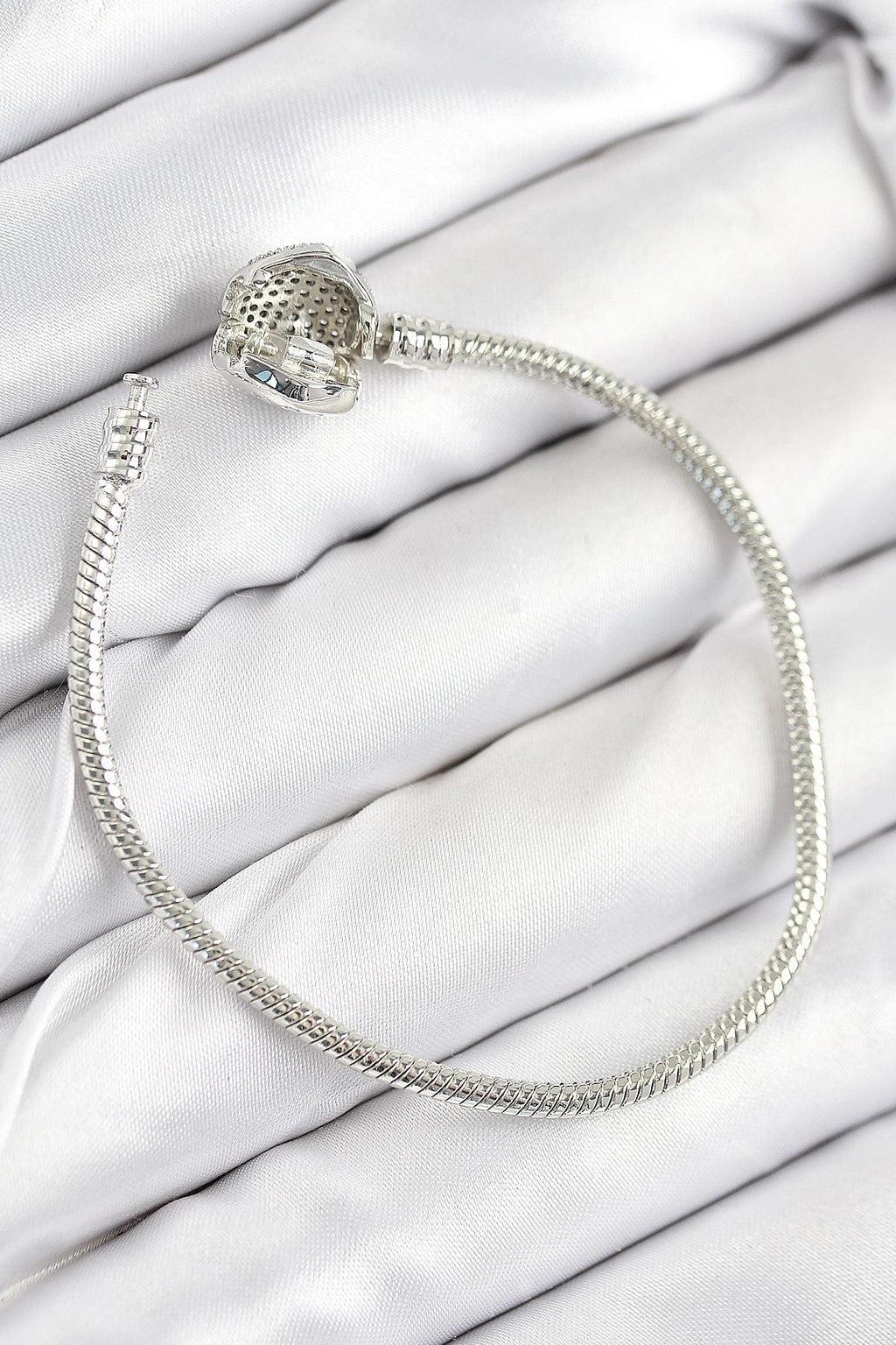 Mey İthalat® Pirinç Charm Zirkon Taşlı Kalp Model Gümüş Renk Kadın Bileklik