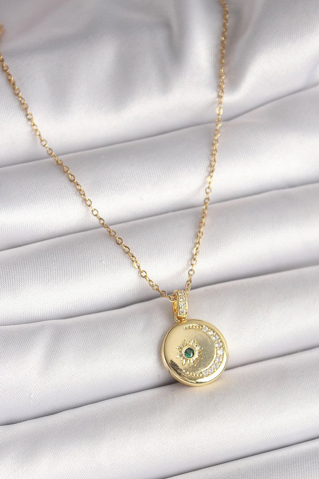 Mey İthalat® 316L Çelik Gold Renk Zincir Zirkon Taş İşlemeli Hilal Yıldız İşlemeli Madalyon Model Kadın Kolye