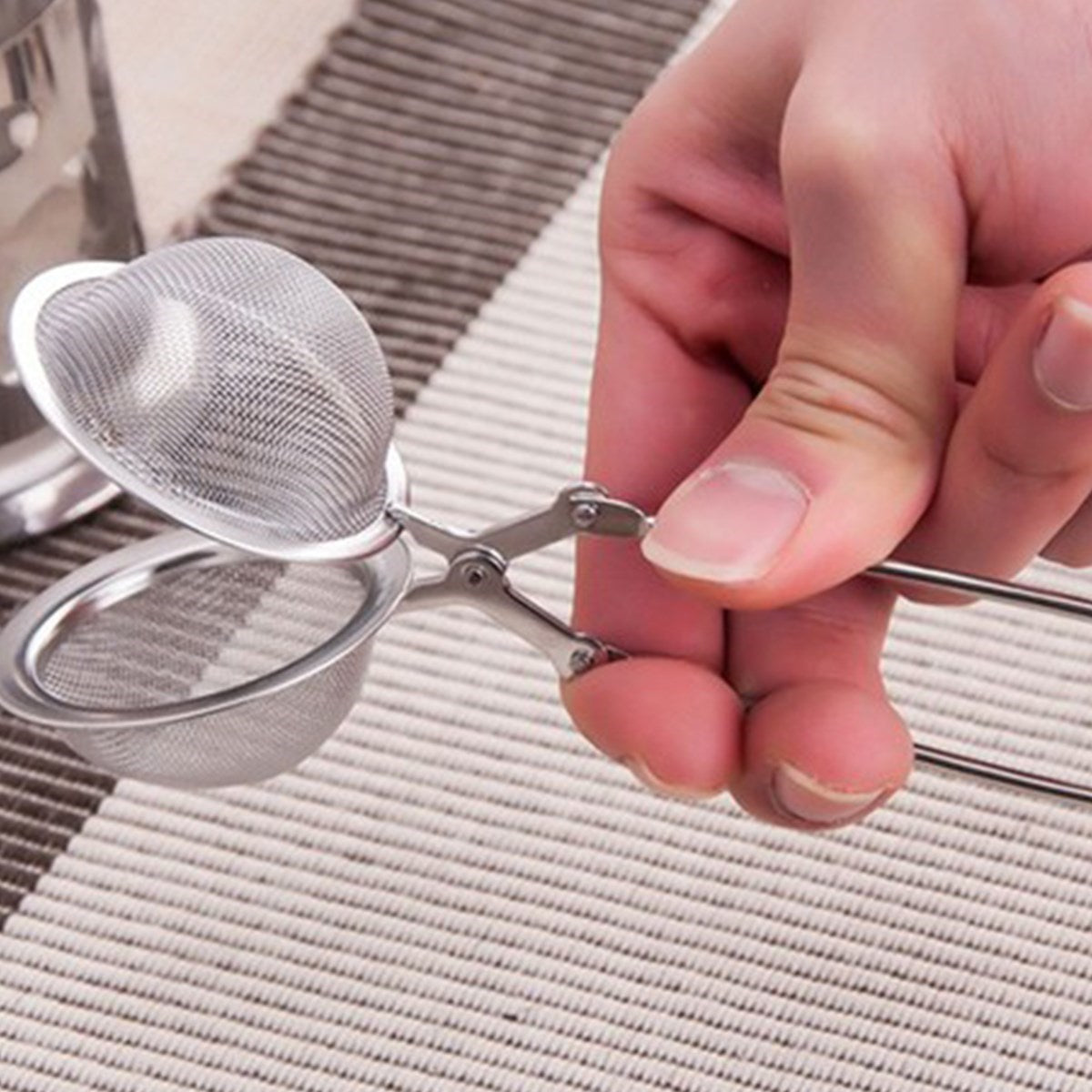 Paslanmaz Metal Pratik Kolay Bitki Çayı Demleme Süzgeci Aparatı