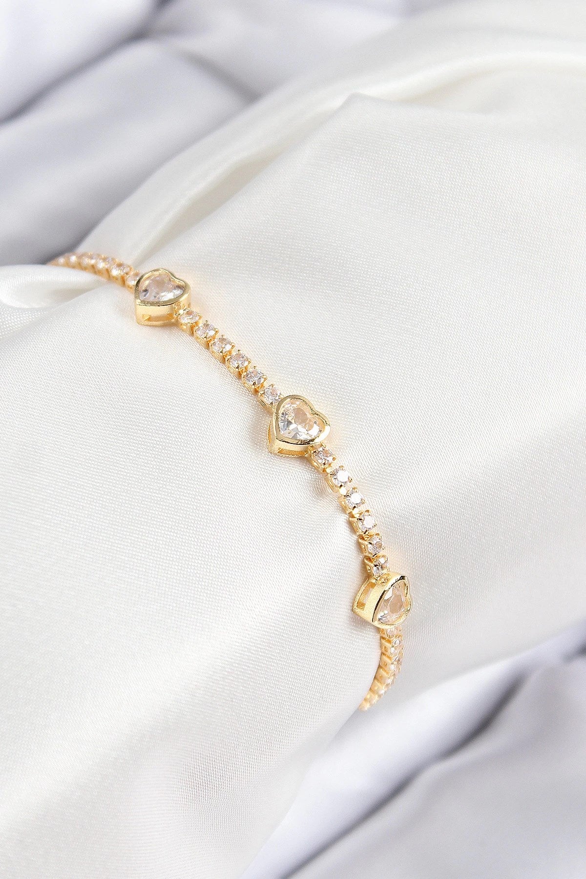 Mey İthalat® Pirinç Zirkon Taşlı Sıralı Kalp Model Gold Renk Kadın Bileklik