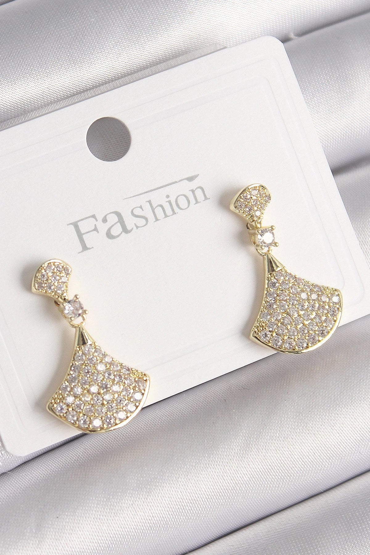 Mey İthalat® Pirinç Gold Renk Zirkon Taşlı Motif Model Kadın Küpe