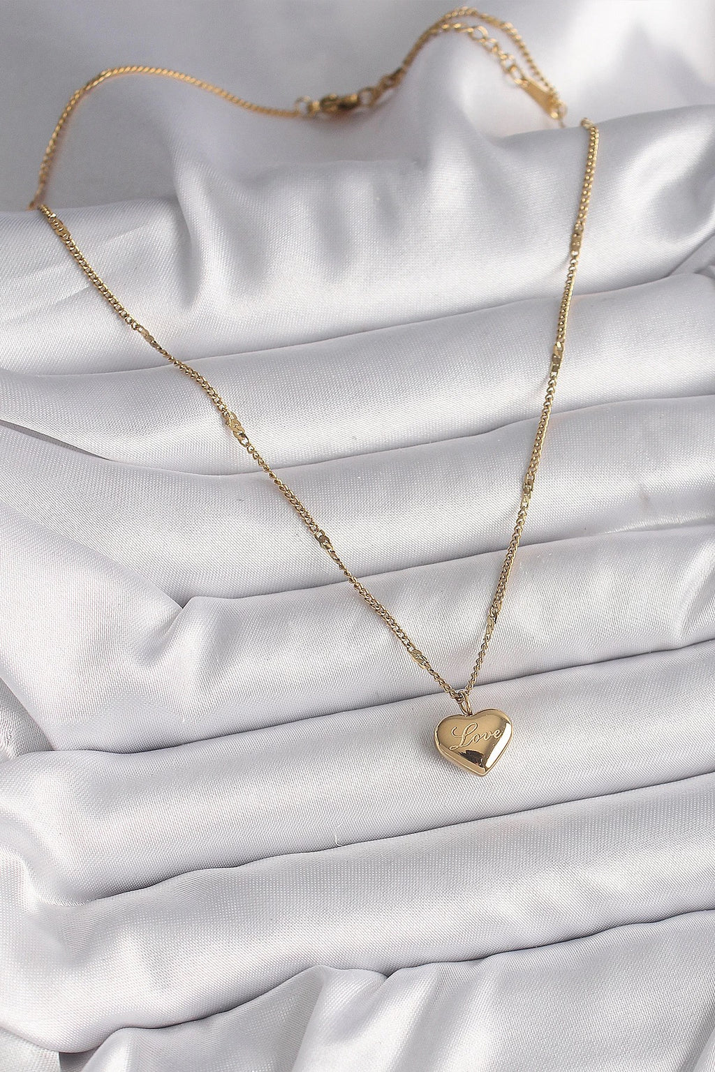 Mey İthalat® 316L Çelik Gold Renk Zincir Love İşlemeli Kalp Figür Kadın Kolye