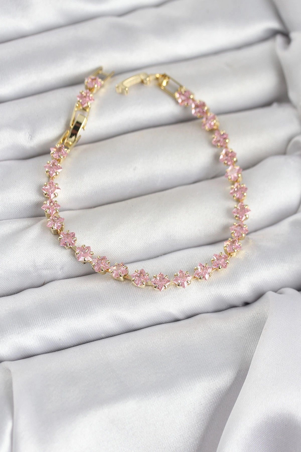 Mey İthalat® Pembe Kare Zirkon Taşlı Gold Renk Pirinç Su Yolu Kadın Bileklik