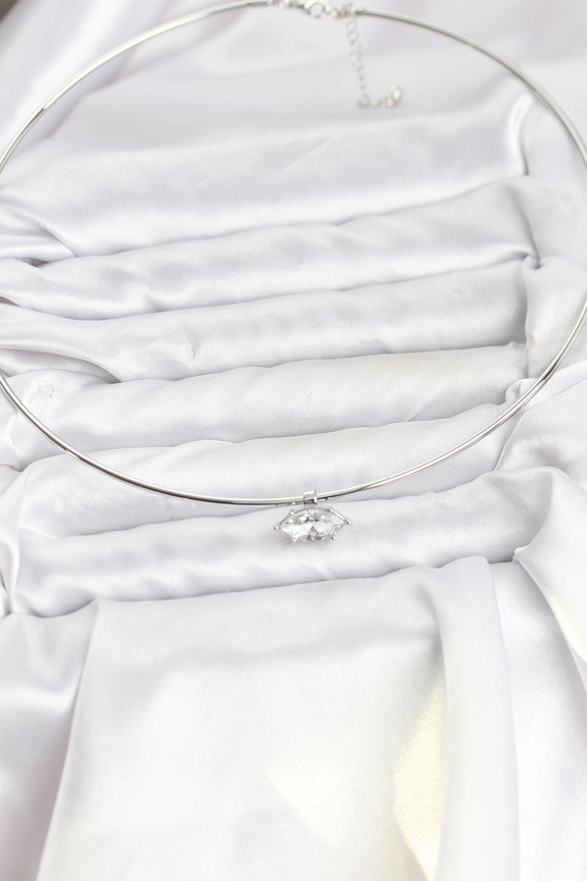 Mey İthalat® Pirinç Gümüş Renk Choker Model Zirkon Taşlı Kadın Kolye
