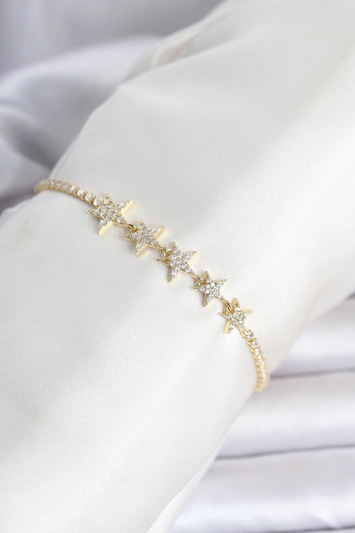 Mey İthalat® Pirinç Gold Renk Sıralı Yıldız Model Su Yolu Kadın Bileklik