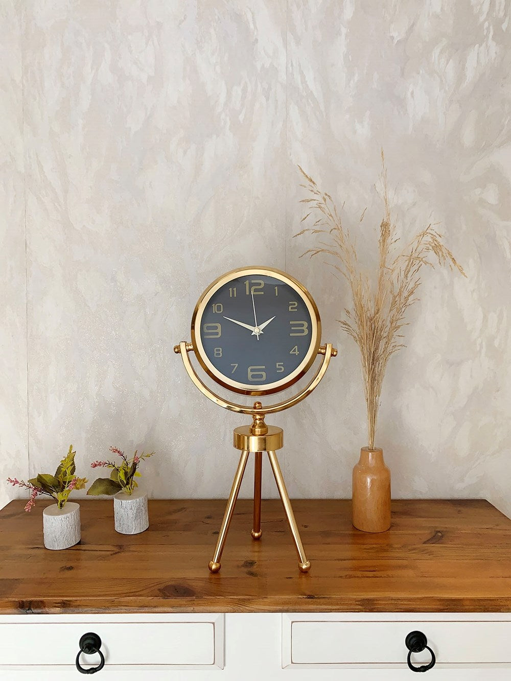 Gold Metal Mini Tripod Siyah İnci Masa Saati 45×26 cm – Şık ve Modern Dekoratif Tasarım