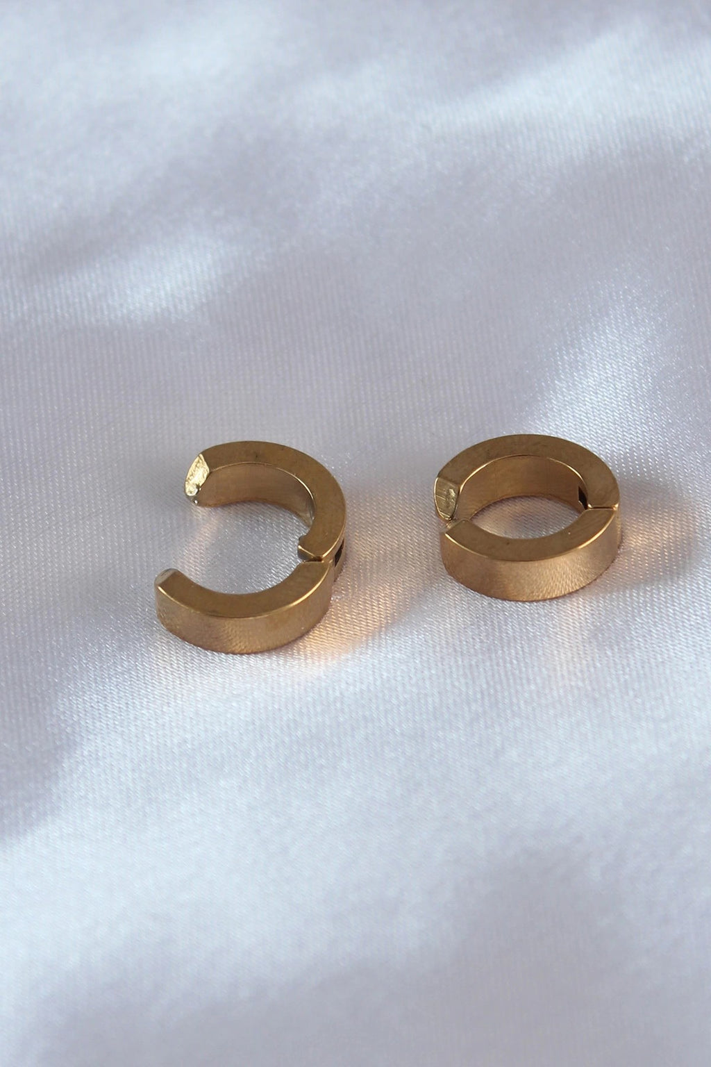 Mey İthalat® 316L Çelik Gold Renk Sıkıştırmalı Erkek Küpe