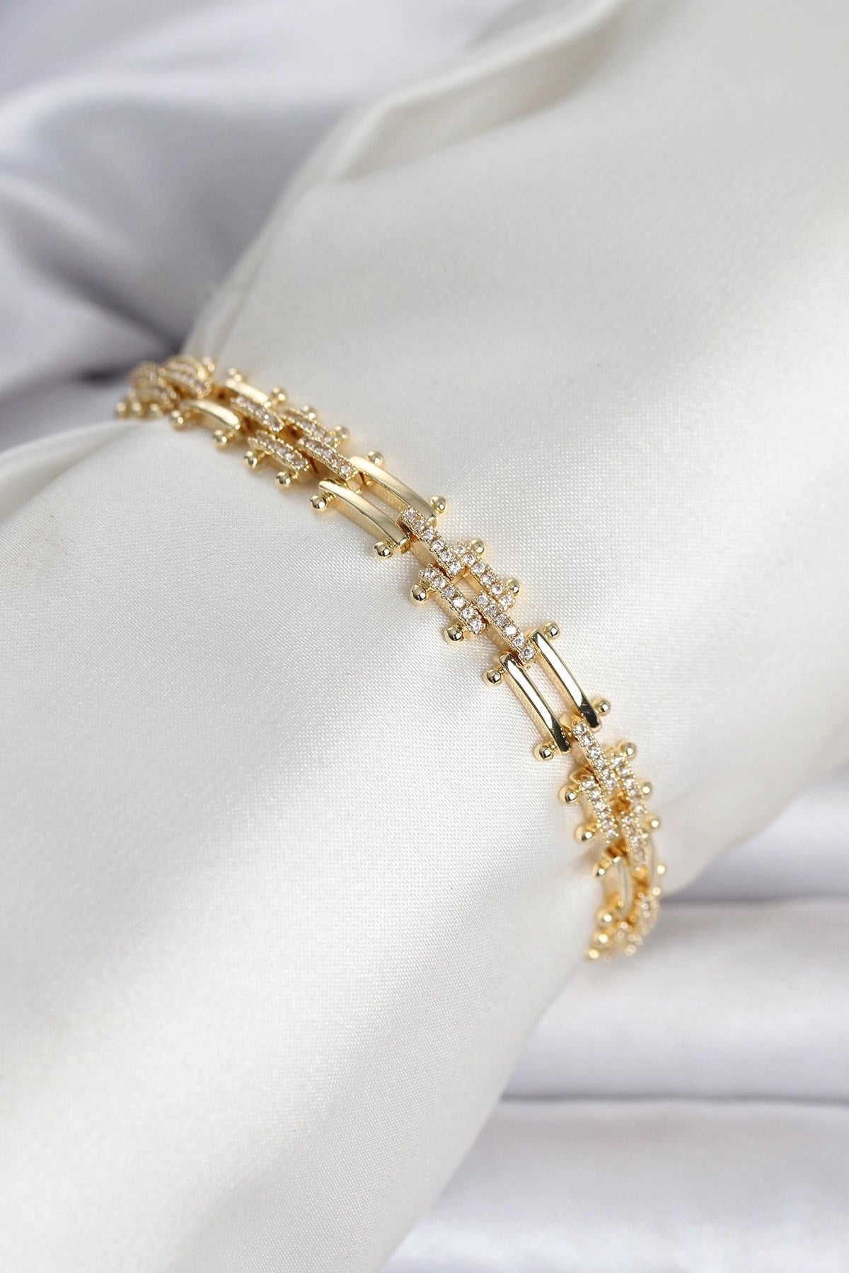 Mey İthalat® Pirinç Gold Renk Kare Zincir Model Zirkon Taşlı Kadın Bileklik