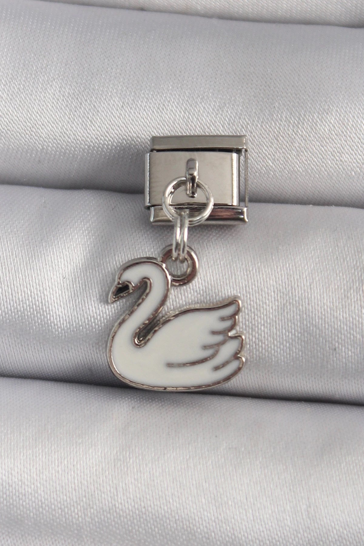 Mey İthalat® 316L Çelik Gümüş Renk Sallantı Beyaz Kuğu Model Nomination Charm