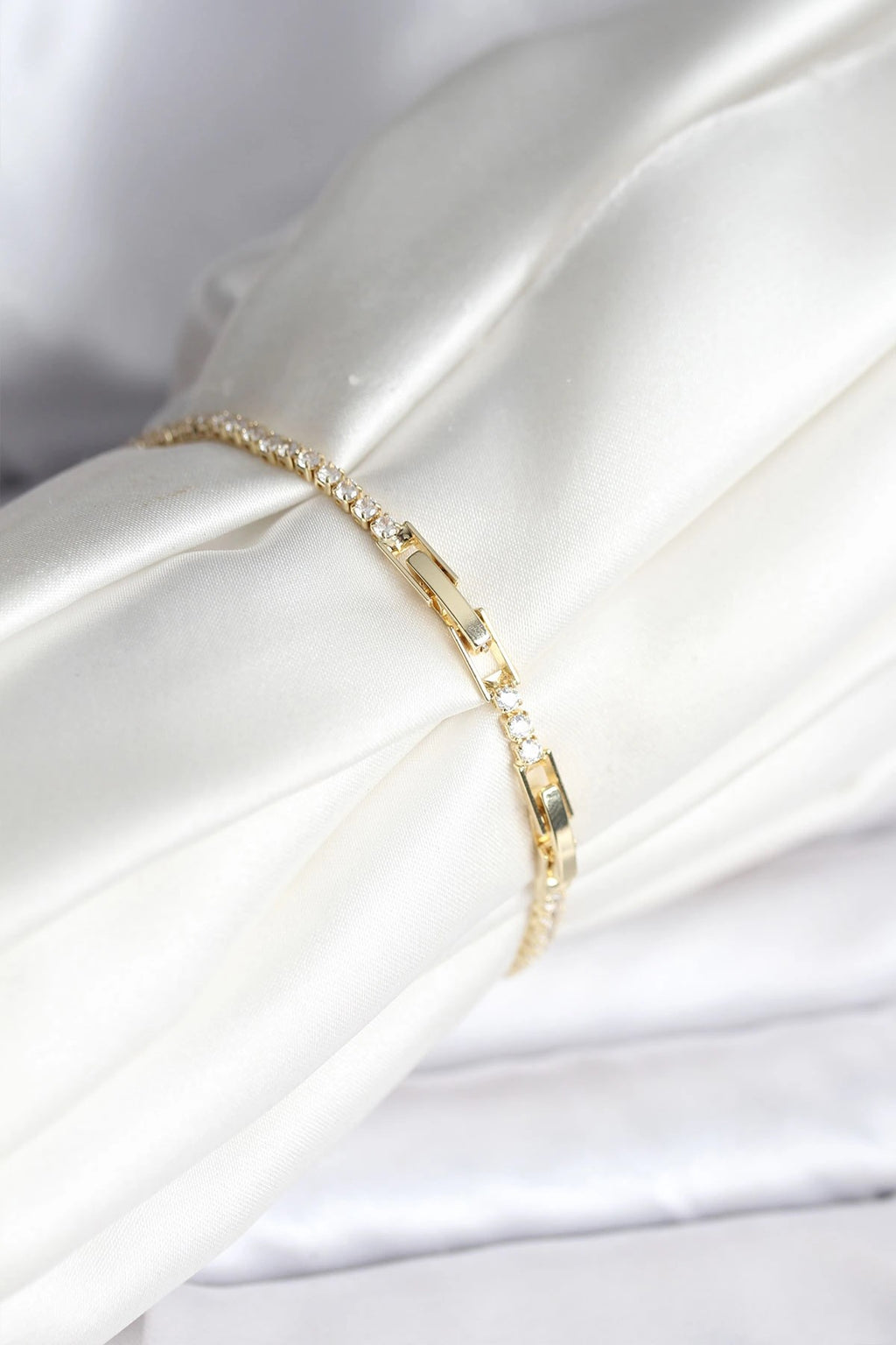 Mey İthalat® Yıldız Model Zirkon Taşlı Gold Renk Pirinç Su Yolu Kadın Bileklik