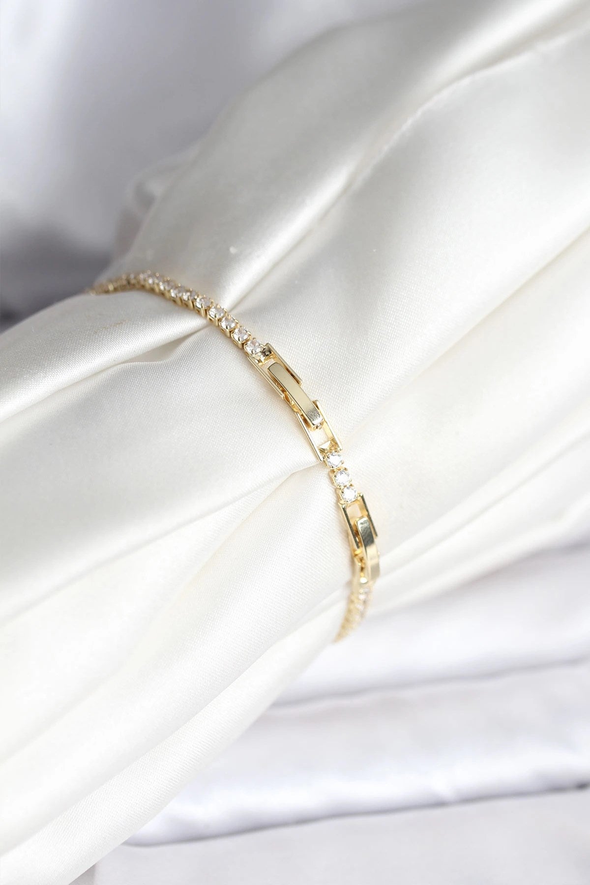 Mey İthalat® Yıldız Model Zirkon Taşlı Gold Renk Pirinç Su Yolu Kadın Bileklik