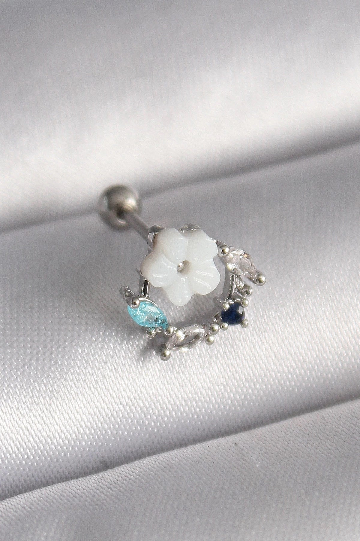 Mey İthalat® 316L Çelik Gümüş Renk Zirkon Taş Detay Beyaz Çiçek Model Tragus Piercing