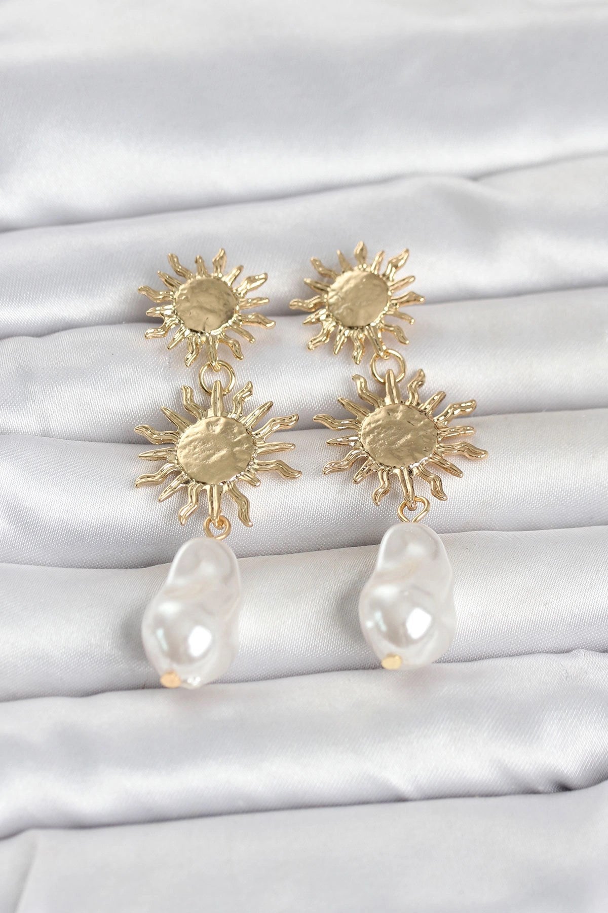 Mey İthalat® Gold Renk Pirinç Güneş Model Detaylı Kadın Küpe
