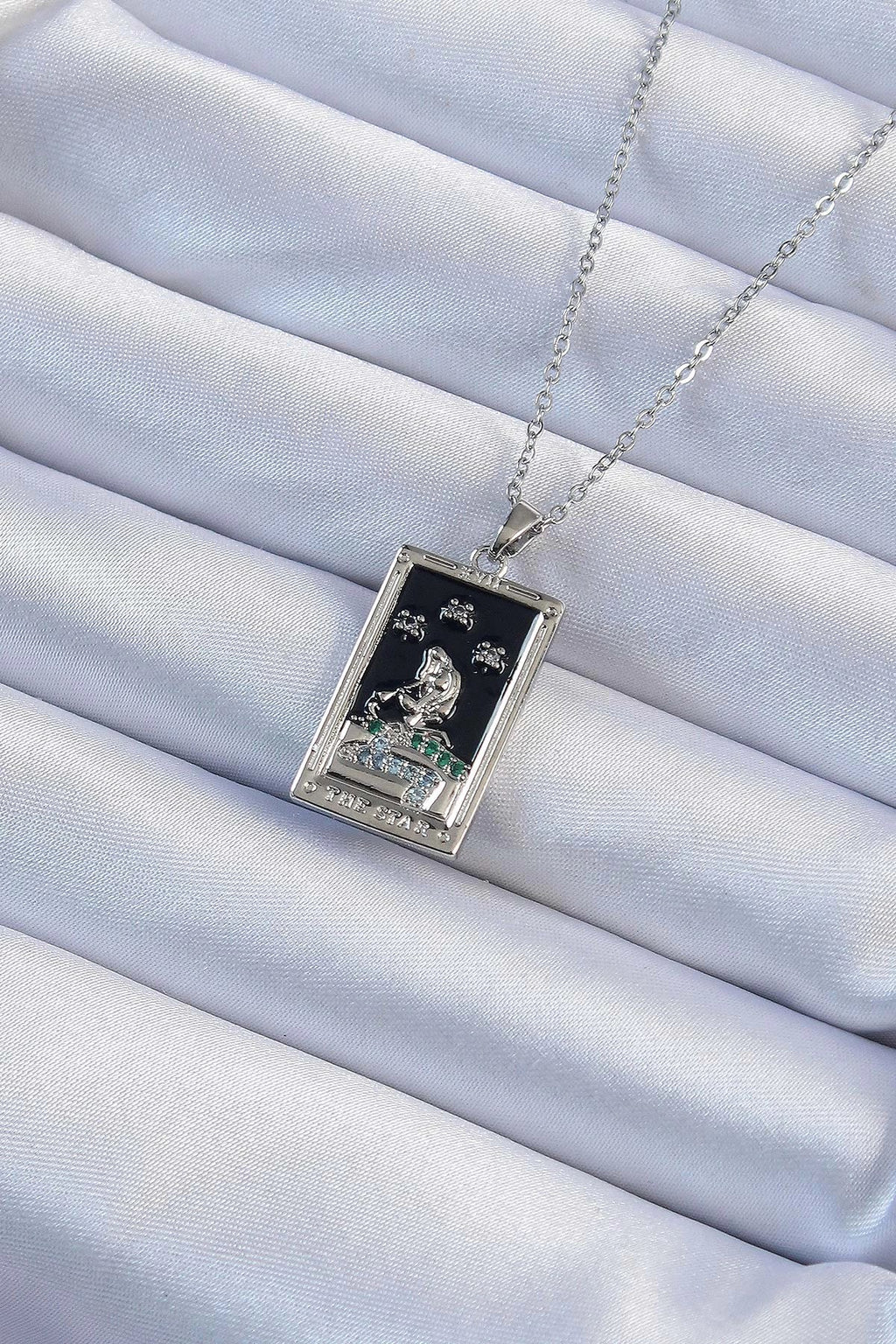 Mey İthalat® 316L Çelik Zincir Gümüş Renk Zirkon Taşlı Siyah Mineli Kız Figürlü Tarot Kolye