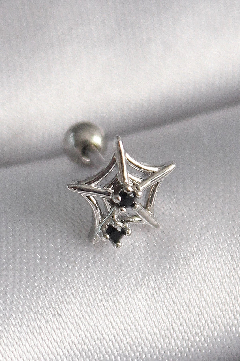 Mey İthalat® 316L Çelik Gümüş Renk Siyah Zirkon Taş Detay Örümcek Ağ Model Tragus Piercing