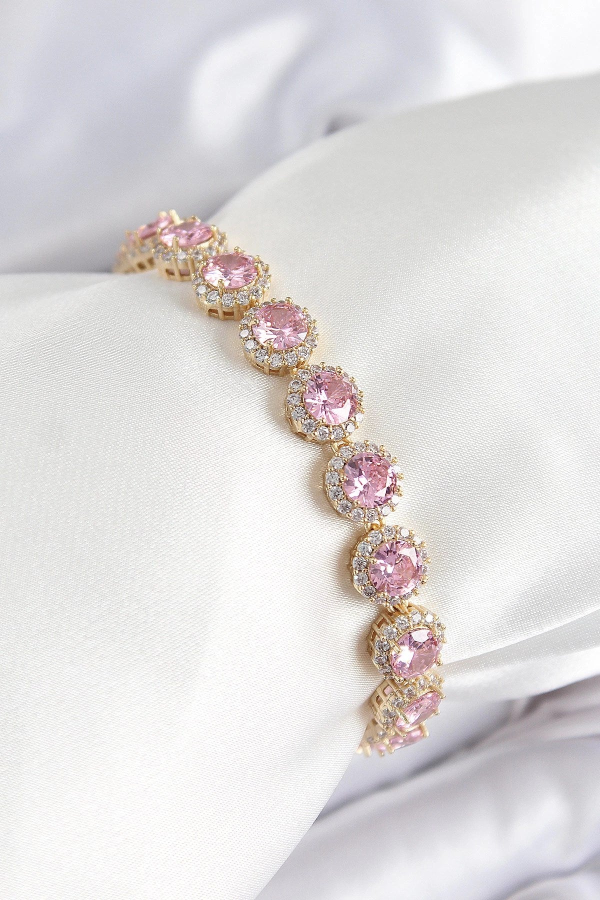Mey İthalat® Pirinç Pembe Zirkon Taşlı Daire Baget Model Gold Renk VIP Seri Kadın Bileklik
