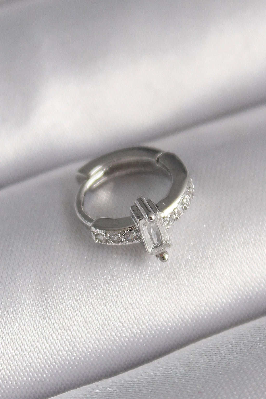 Mey İthalat® 316L Çelik Gümüş Renk Zirkon Taşlı Tragus Piercing